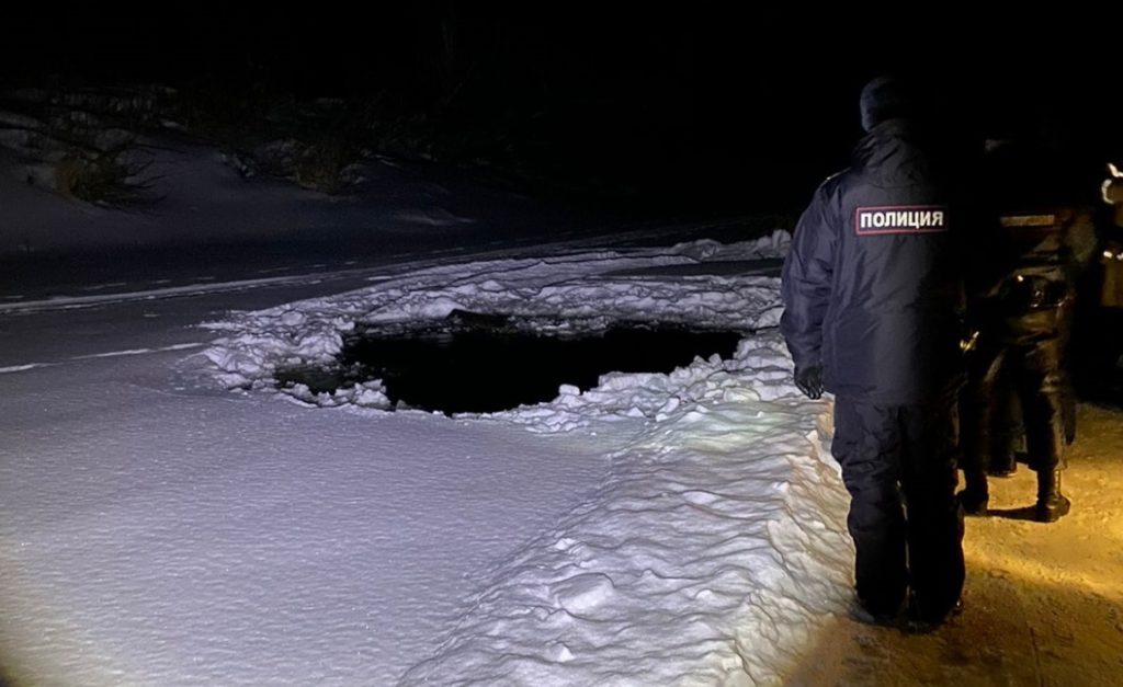 На реке Ница ушел под лед трактор, водителю спастись не удалось. Свердловская полиция устанавливает обстоятельства трагедии