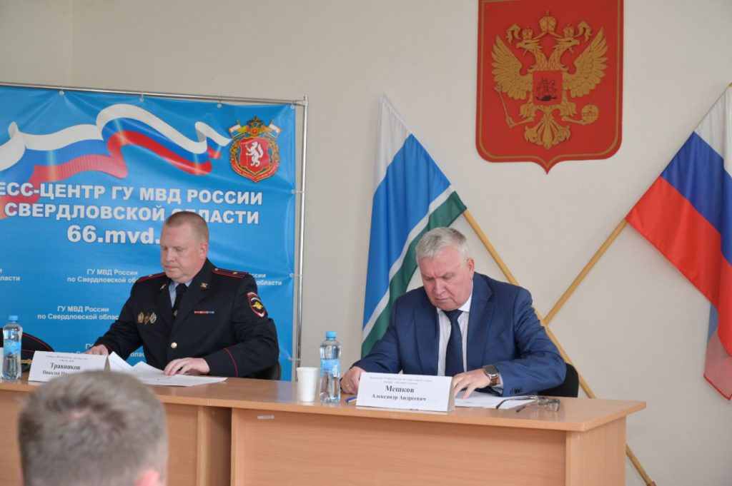 Начальник свердловского главка МВД Александр Мешков проверил работу полиции Ирбита и Байкалово