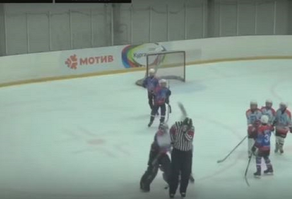 Десятилетний хоккеист из Екатеринбурга избил судью клюшкой