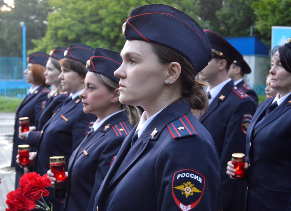 Сотрудники свердловского главка МВД провели митинг в память о героях, павших в борьбе с фашизмом