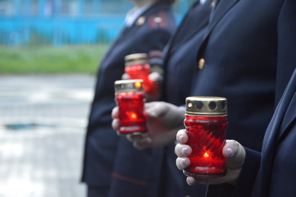 Сотрудники свердловского главка МВД провели митинг в память о героях, павших в борьбе с фашизмом