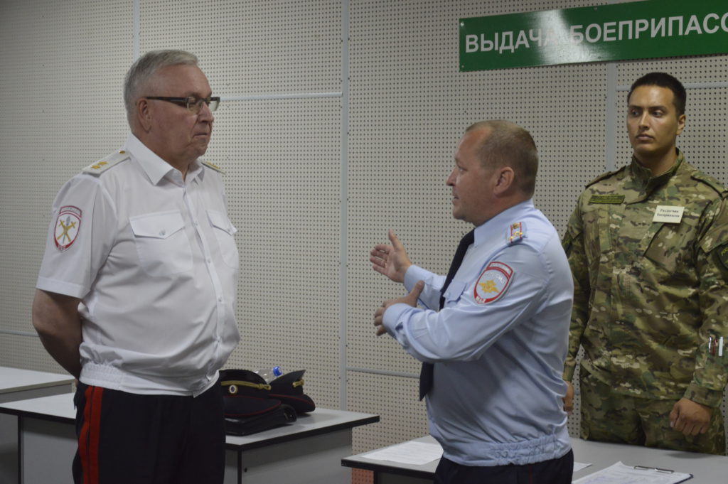 Начальники отделов свердловской полиции в рамках Коллегии сдают зачеты по боевой подготовке