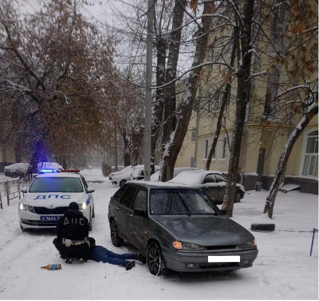 Хотел скрыться . В  Екатеринбурге полиция задержала ранее судимого лихача
