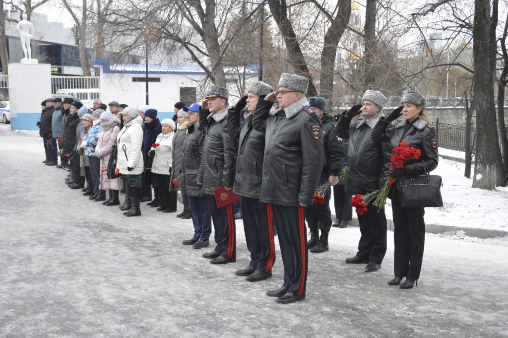 В Свердловском главке МВД почтили память погибших при исполнении служебного долга