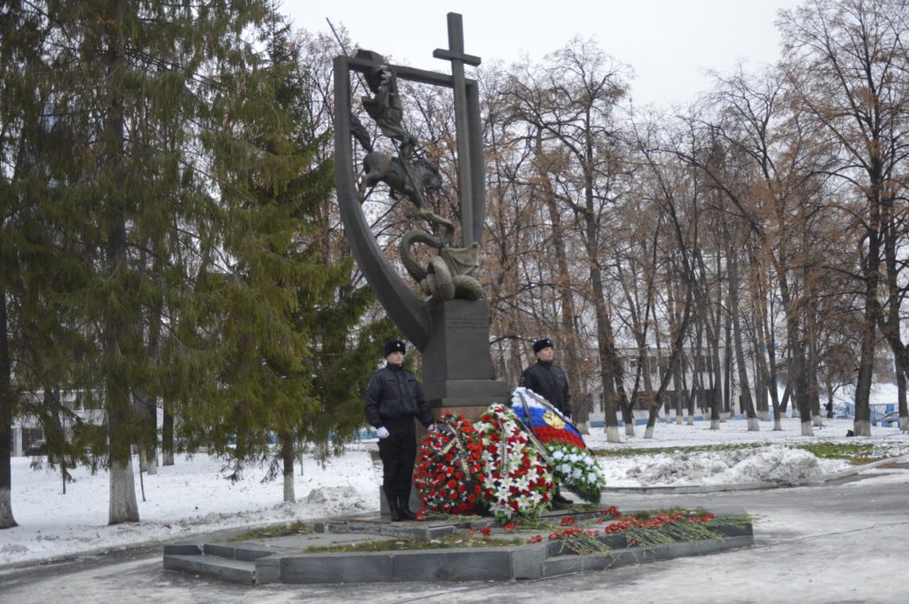 В Свердловском главке МВД почтили память погибших при исполнении служебного долга