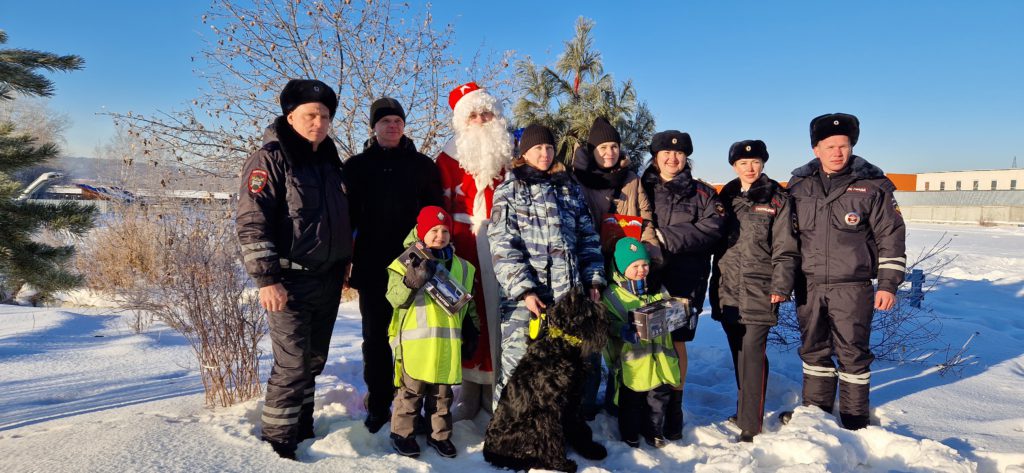 Свердловская полиция исполнила новогоднее желание двух маленьких жителей Екатеринбурга