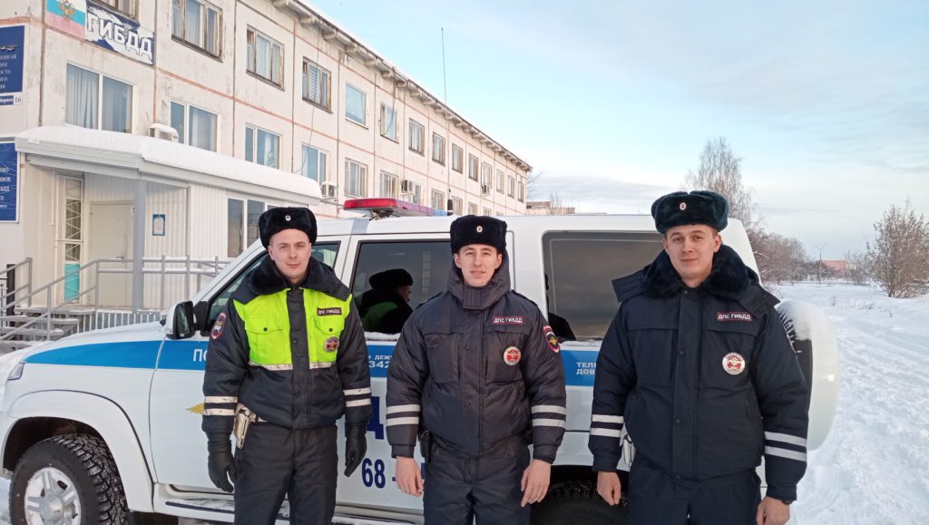 В Свердловской области полицейские Госавтоинспекции дважды спасли на пожаре людей