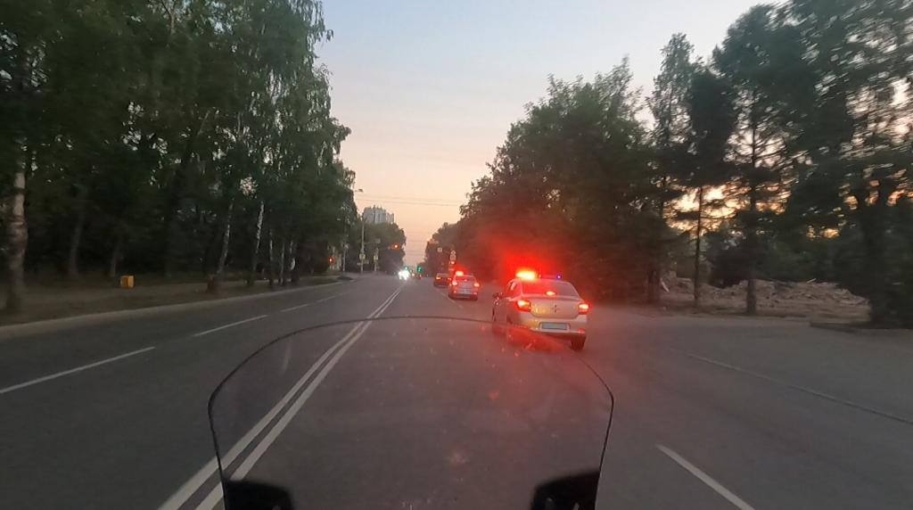В Екатеринбурге сотрудники Госавтоинспекции применили табельное оружие