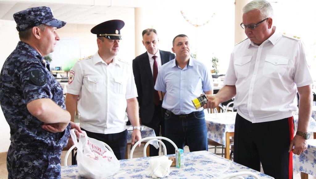 Генерал Мешков проинспектировал свердловских полицейских, обеспечивающих правопорядок на фестивале университетского спорта