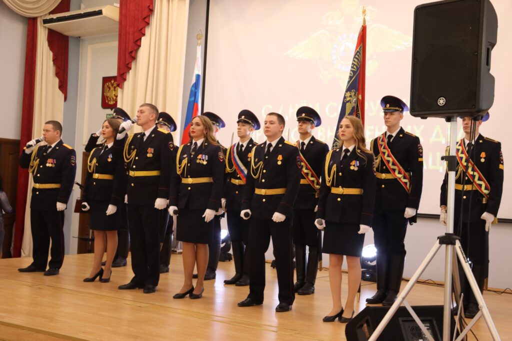 В Свердловском главке МВД 10 ноября вспомнили павших товарищей и наградили лучших сыщиков